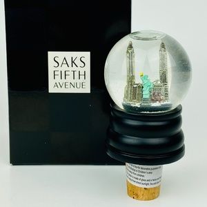 New Saks Fifth Avenue Snow Globe Wine Bottle Stopper Cork, Statue of Liberty NYC